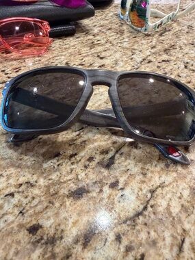 Men's Sport Wrap Sunglasses in Gray with Dark Lenses